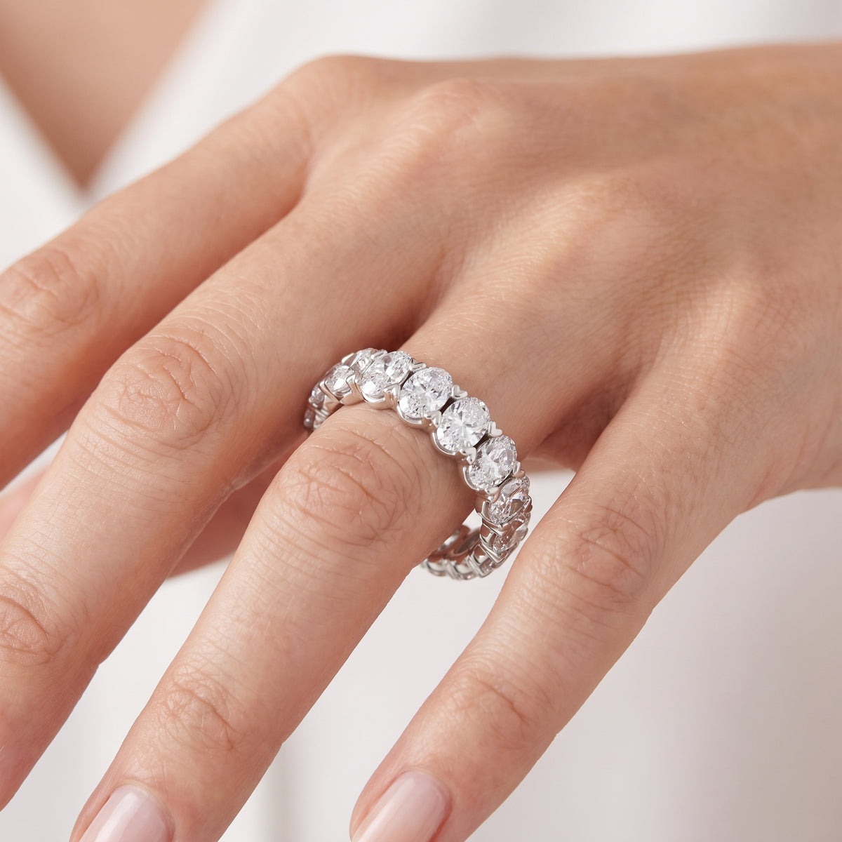 _lifestyle_image@SKU:T1731-NADO03000004W #metal_14k-white-gold+origin_lab-grown+quality_ef-vs2+