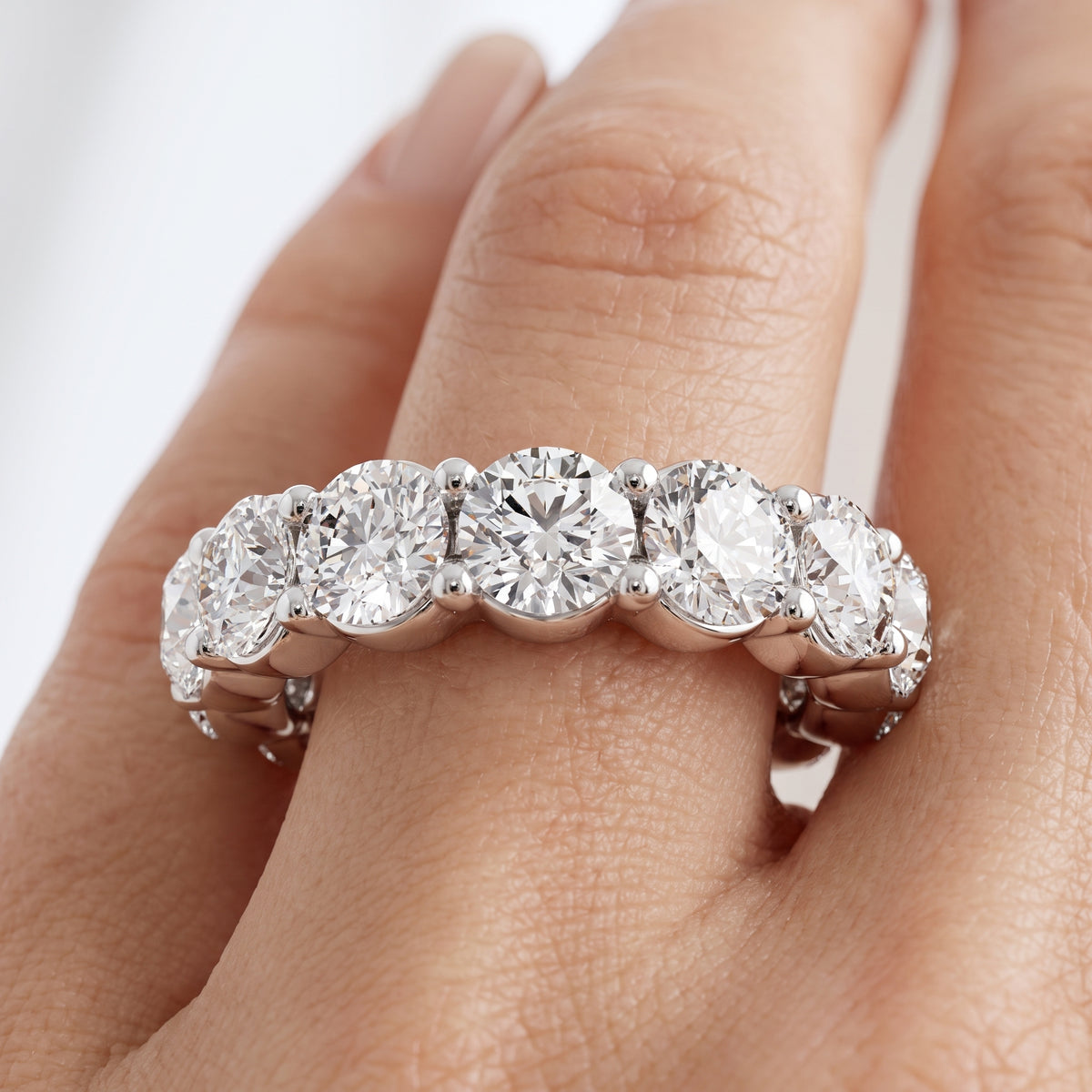 _lifestyle_image@SKU:T2986-LADR0518000DW #metal_silver+origin_lab-grown+quality_g-si