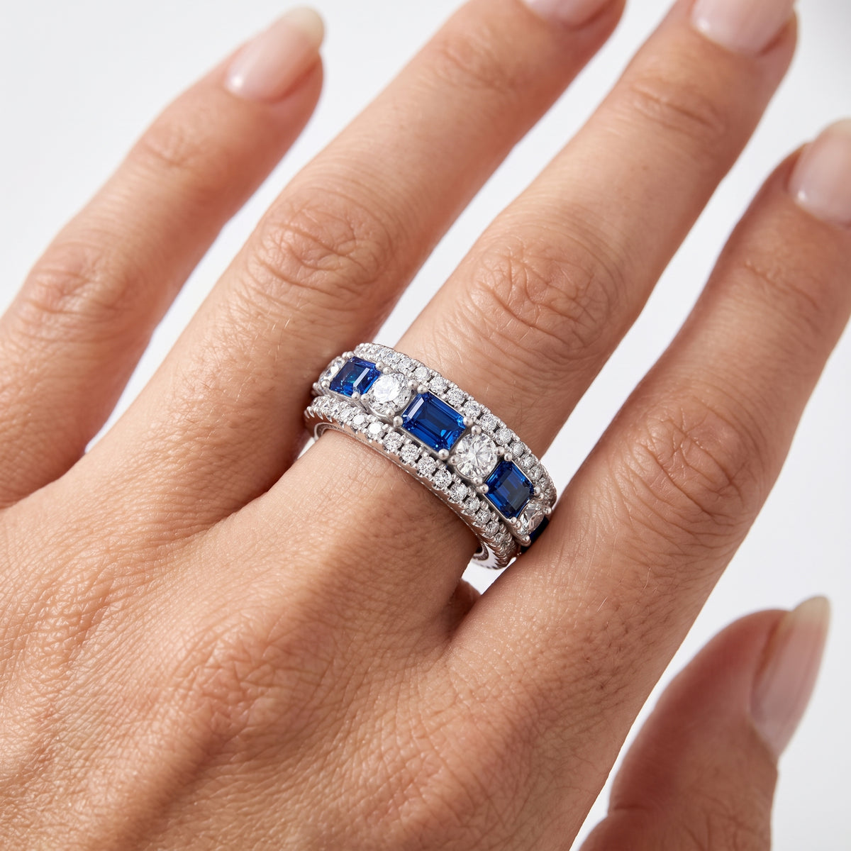 _lifestyle_image@SKU:TG136-LGSE03020004W #metal_10k-white-gold+origin_lab-created