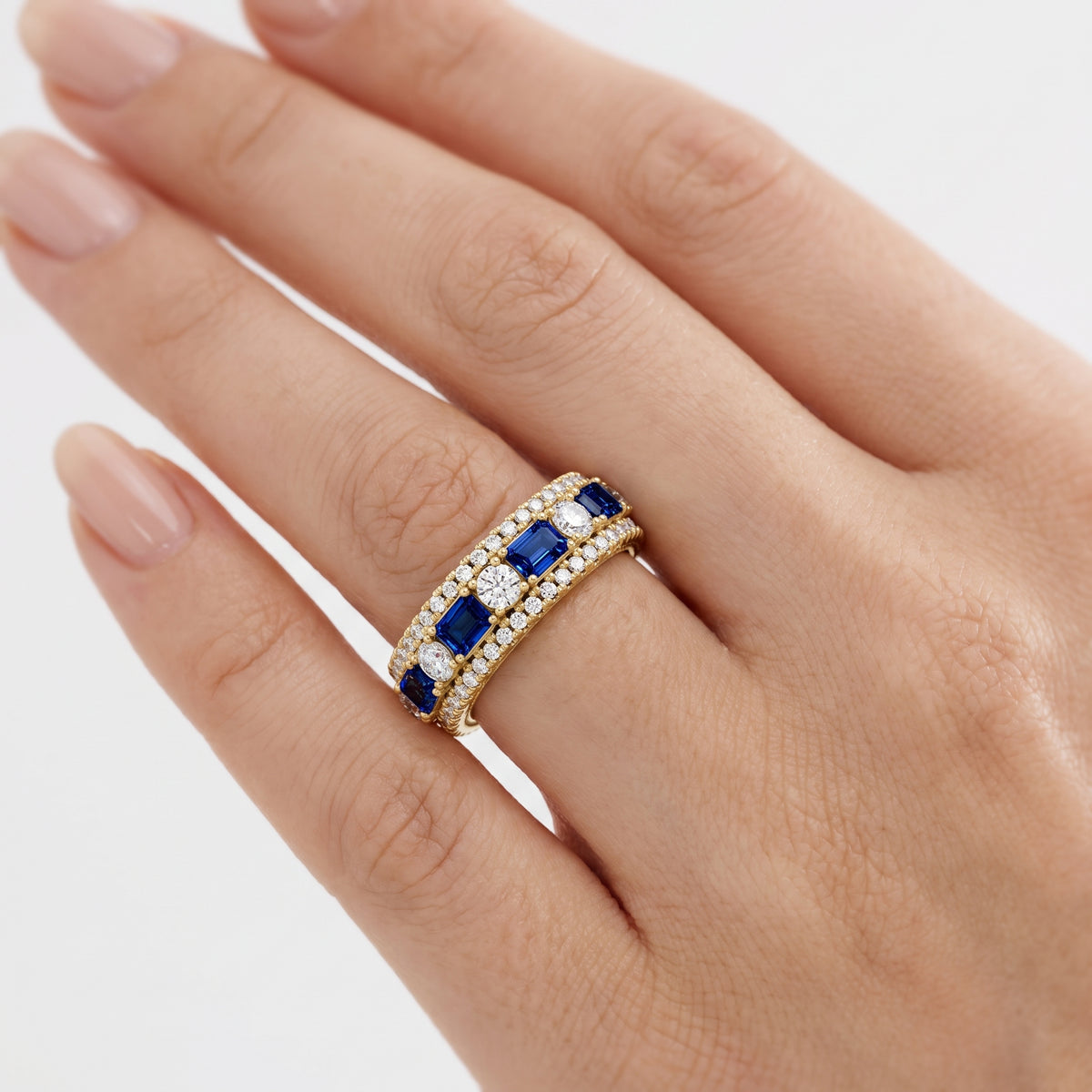 _lifestyle_image@SKU:TG136-LGSE03020004Y #metal_10k-yellow-gold+origin_lab-created