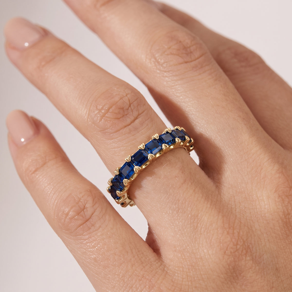 _lifestyle_image@SKU:TG234-LCSE01070004Y #metal_10k-yellow-gold+origin_lab-created