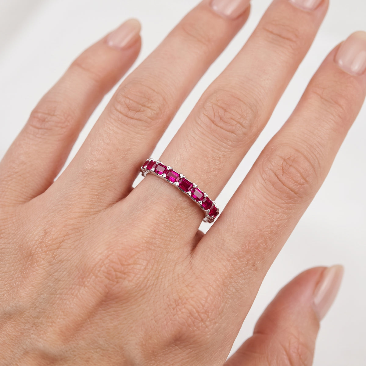 _lifestyle_image@SKU:TG234-LCRE01070004W #metal_10k-white-gold+origin_lab-created