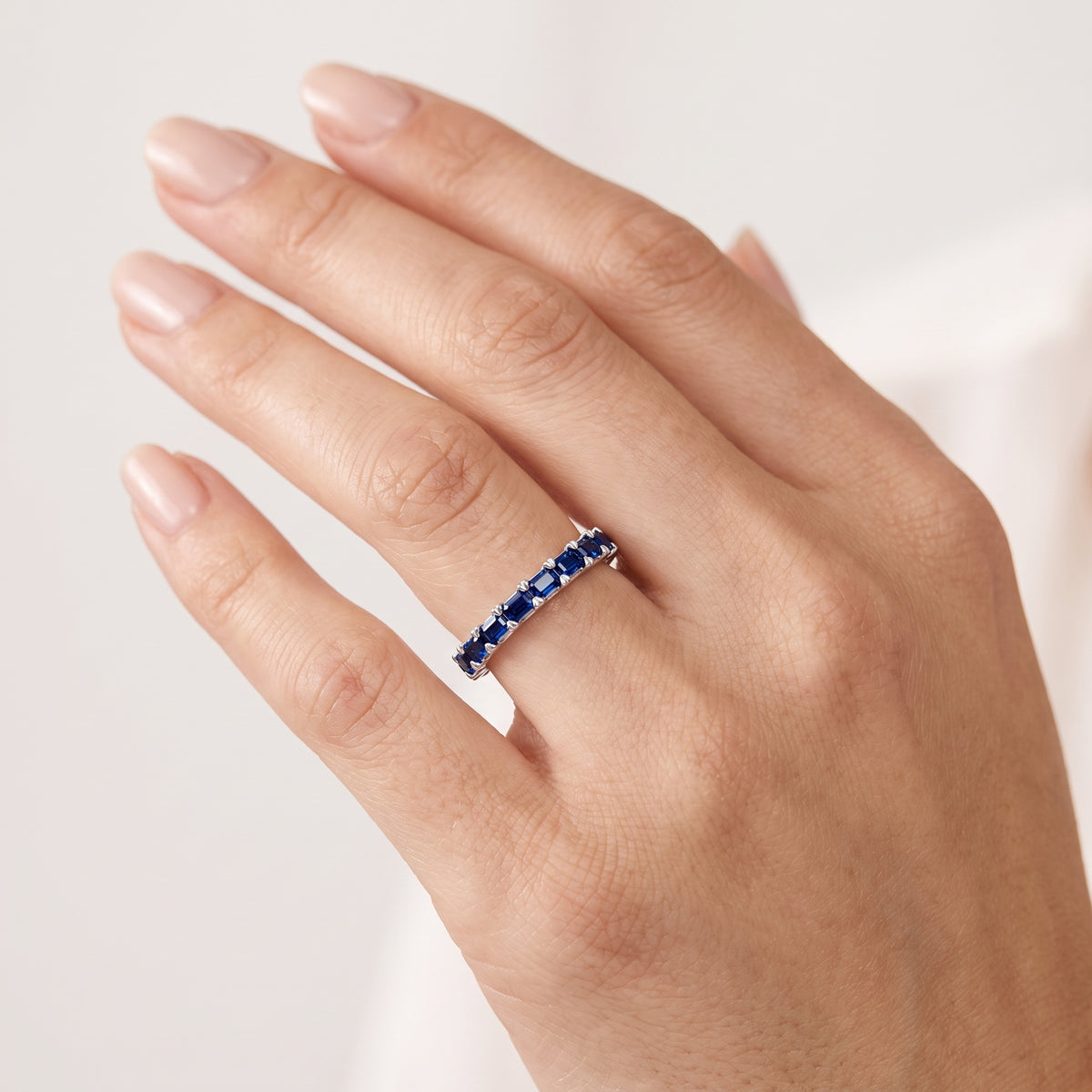 _lifestyle_image@SKU:TG234-LCSE01070004W #metal_10k-white-gold+origin_lab-created