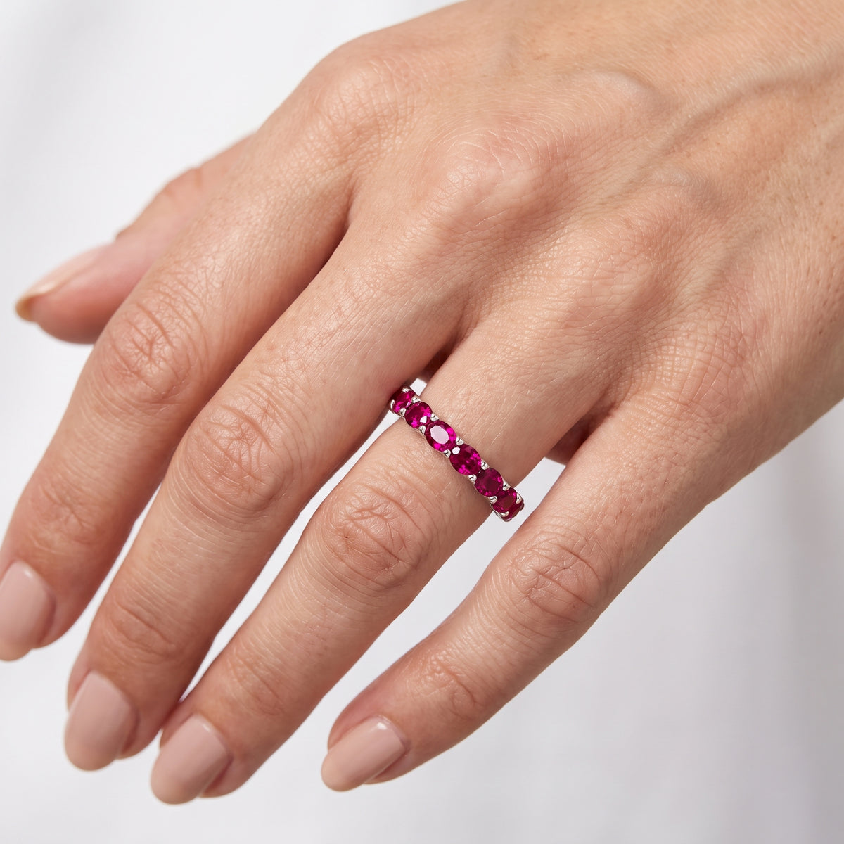 _lifestyle_image@SKU:TG235-LCRO01060004W #metal_10k-white-gold+origin_lab-created