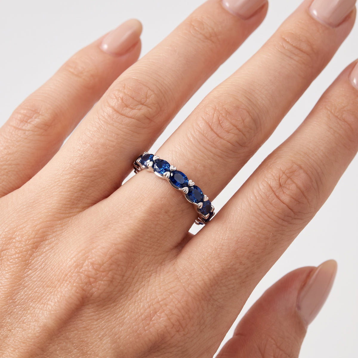_lifestyle_image@SKU:TG235-LCSO02940004W #metal_10k-white-gold+origin_lab-created