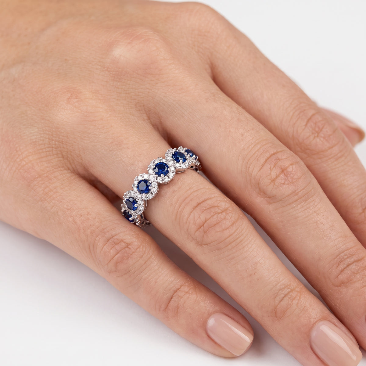 _lifestyle_image@SKU:TG403-LGSR0295000DW #metal_silver+origin_lab-created