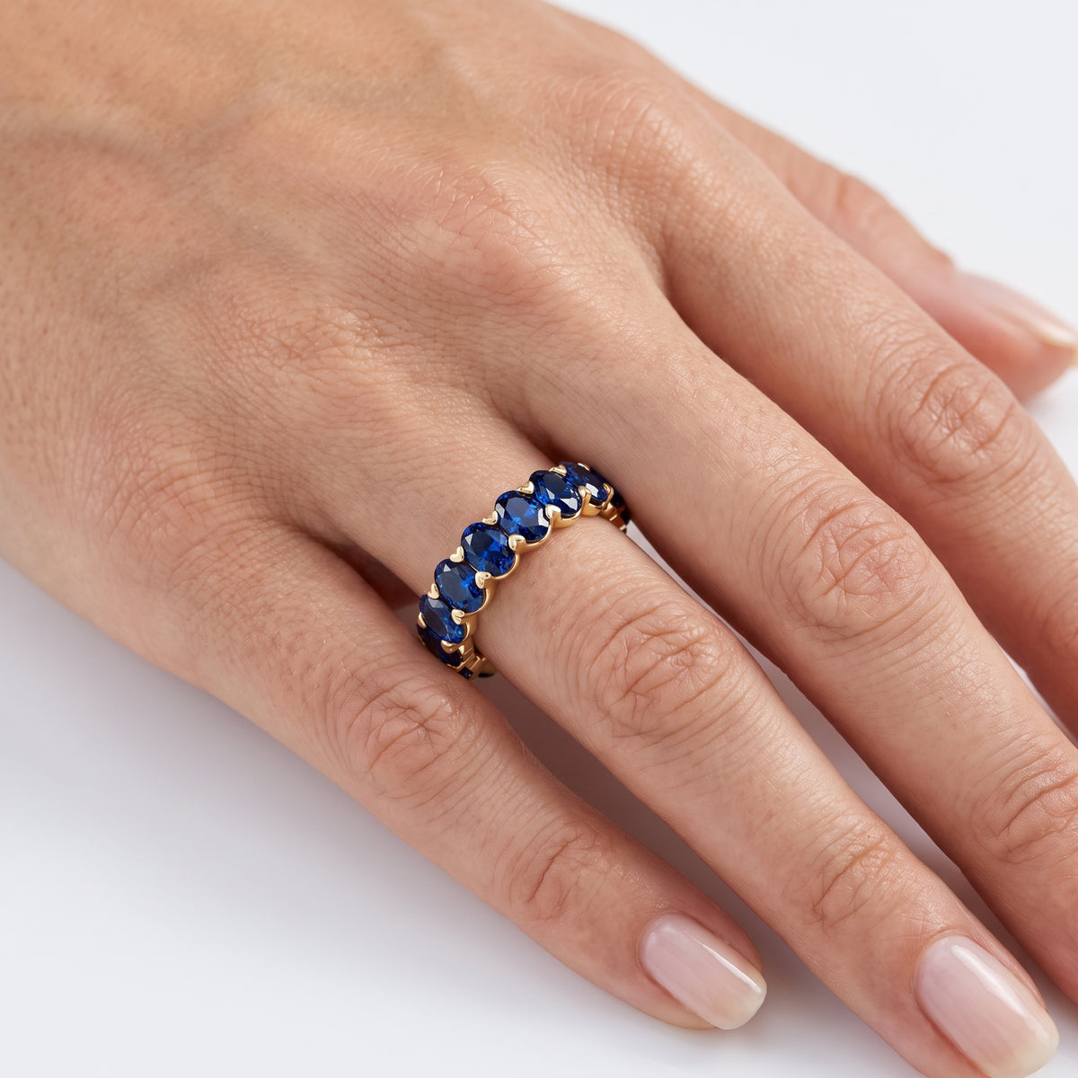 _lifestyle_image@SKU:TG732-LCSO04000004Y #metal_10k-yellow-gold+origin_lab-created