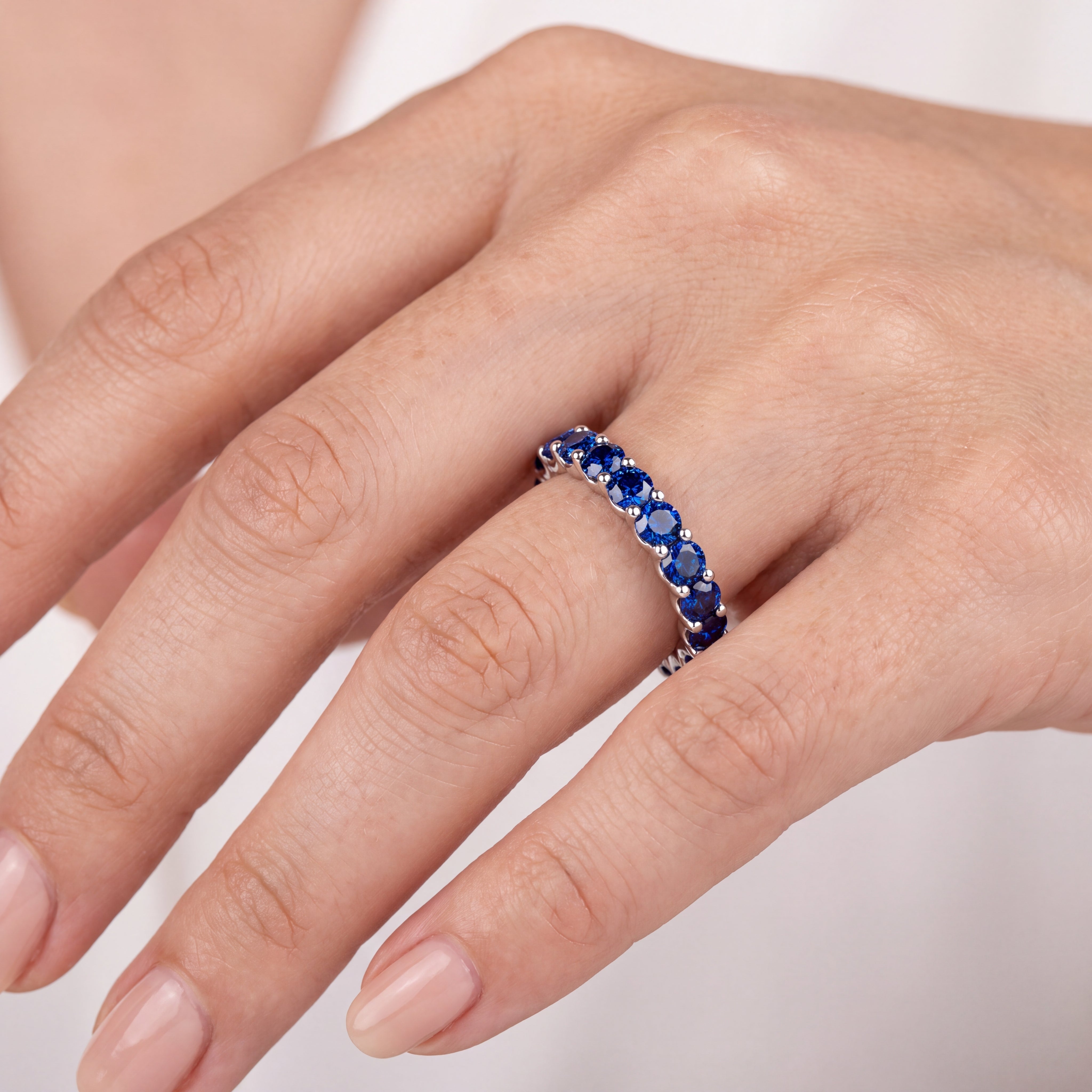 _lifestyle_image@SKU:TG986-LCER0198000DW #metal_silver+origin_lab-created