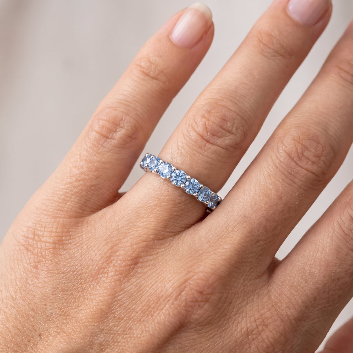 _lifestyle_image@SKU:TG986-LCQR01980004W #metal_10k-white-gold+origin_lab-created