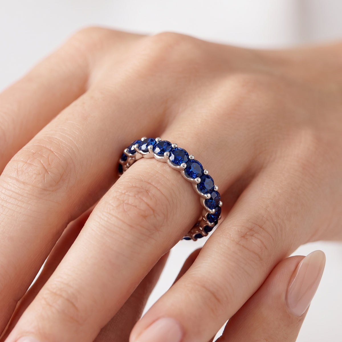 _lifestyle_image@SKU:TG986-NCSR0198000PL #metal_platinum+origin_lab-created