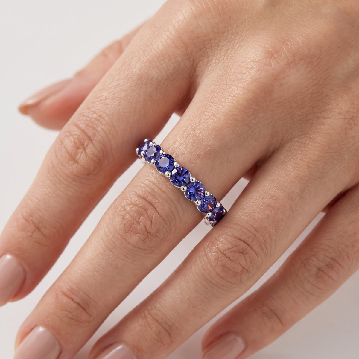 _lifestyle_image@SKU:TG986-LCXR01980004W #metal_10k-white-gold+origin_lab-created