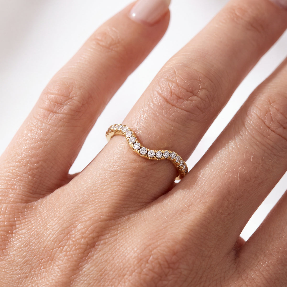 _lifestyle_image@SKU:W0100-NADR00230004Y #metal_14k-yellow-gold+origin_lab-grown+quality_ef-vs2+