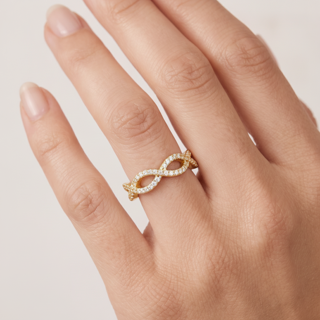 _lifestyle_image@SKU:W0264-NADR00210004Y #metal_14k-yellow-gold+origin_lab-grown+quality_ef-vs2+