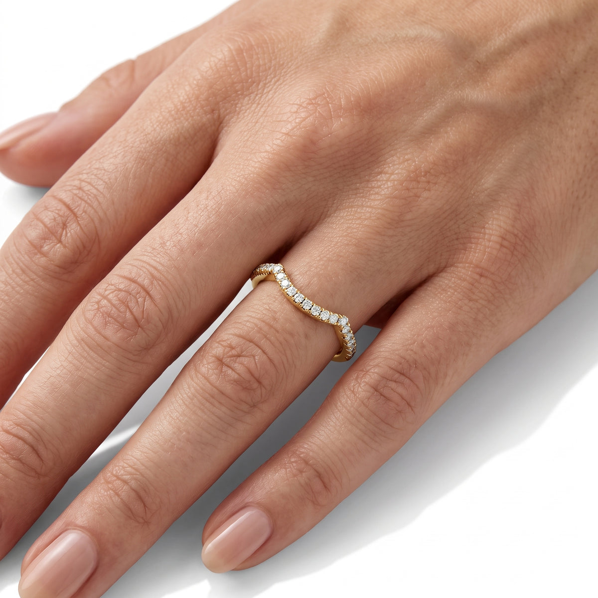 _lifestyle_image@SKU:W0330-NADR00190004Y #metal_14k-yellow-gold+origin_lab-grown+quality_ef-vs2+
