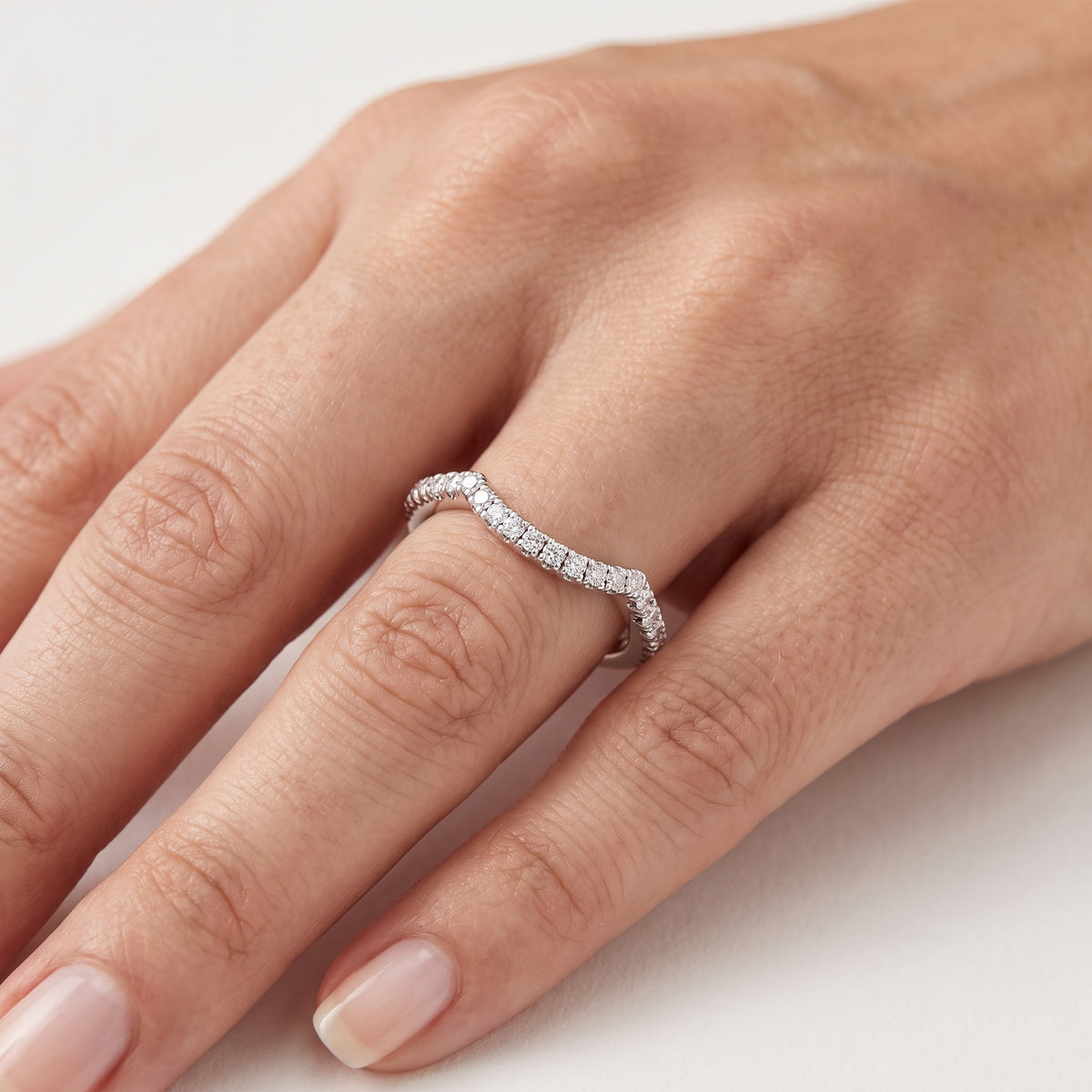 _lifestyle_image@SKU:W0330-NADR00190004W #metal_14k-white-gold+origin_lab-grown+quality_ef-vs2+