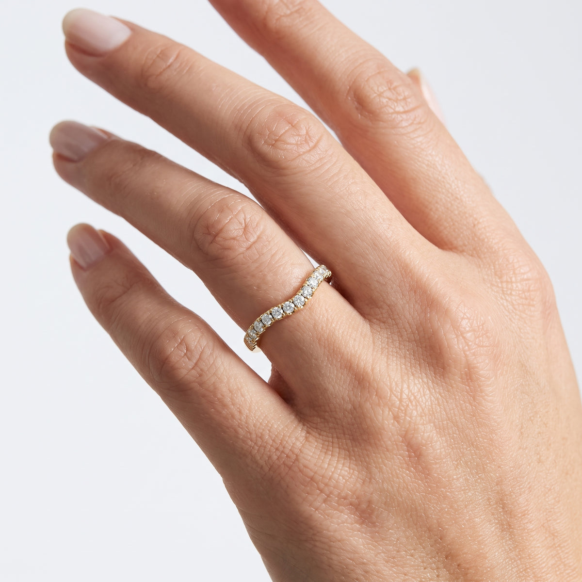 _lifestyle_image@SKU:W0331-LADR00340004Y #metal_10k-yellow-gold+origin_lab-grown+quality_g-si
