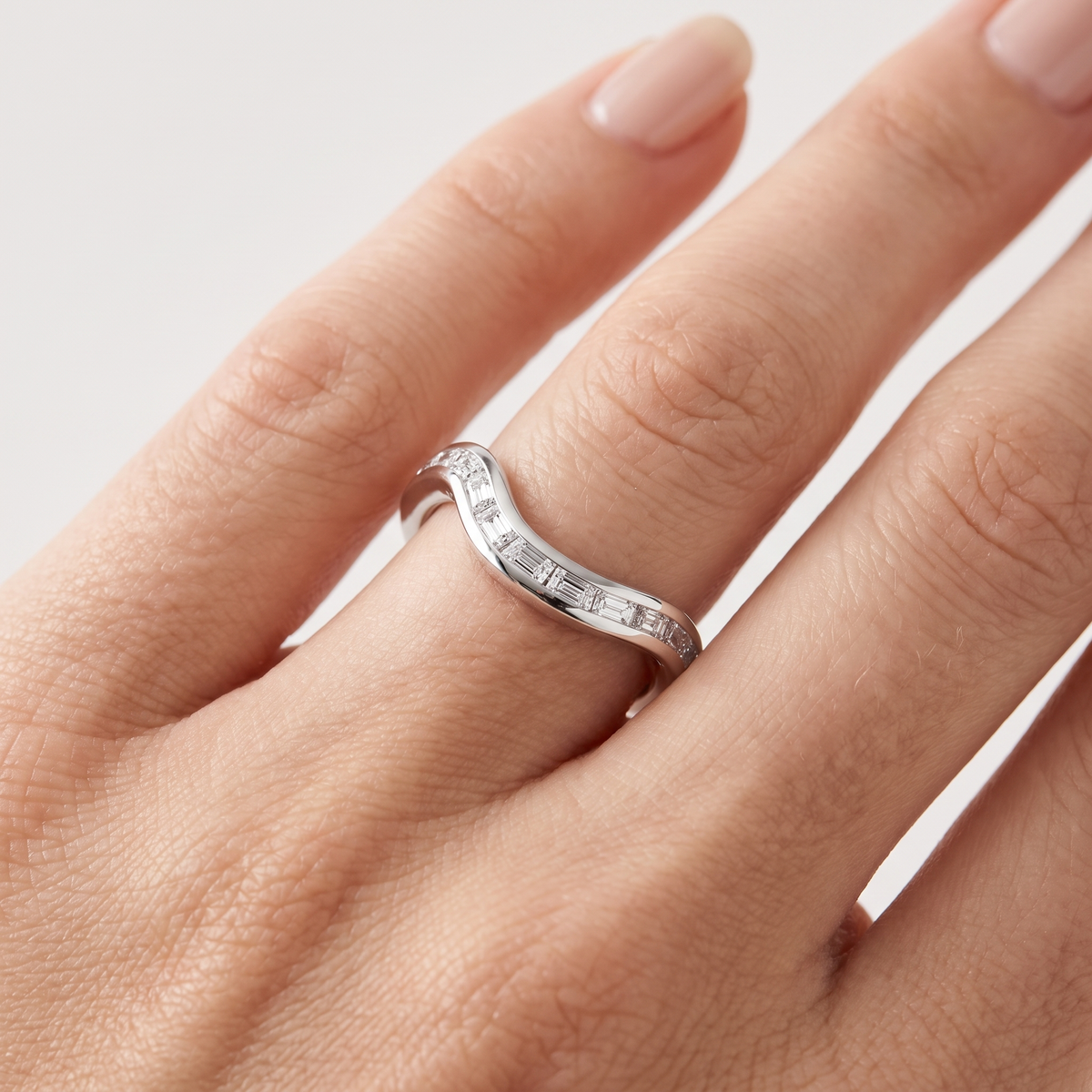 _lifestyle_image@SKU:W0606-NADE00330004W #metal_14k-white-gold+origin_lab-grown+quality_ef-vs2+