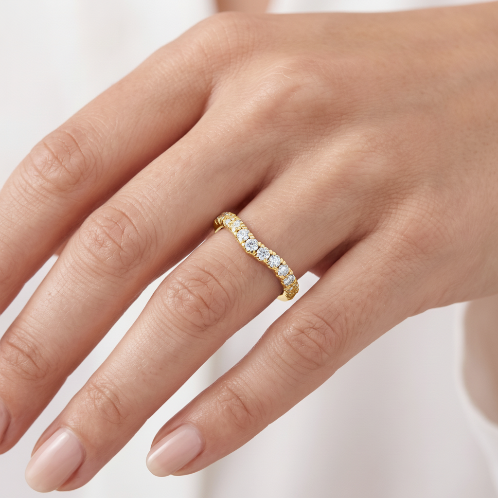 _lifestyle_image@SKU:W0952-LGDR00440004Y #metal_14k-yellow-gold+origin_lab-grown+quality_ef-vs2+