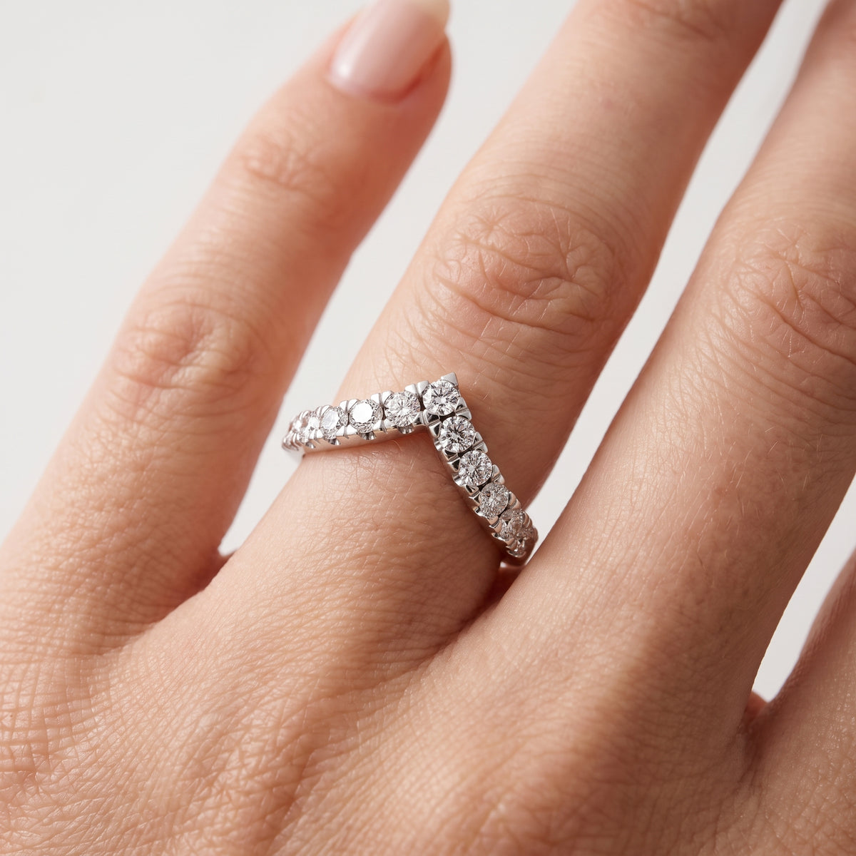 _lifestyle_image@SKU:W1095-LADR0101000DW #metal_silver+origin_lab-grown+quality_g-si