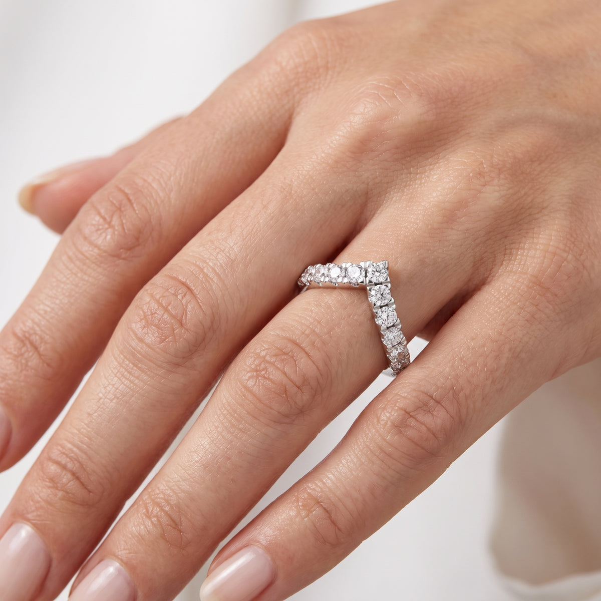 _lifestyle_image@SKU:W1095-NADR01010004W #metal_14k-white-gold+origin_lab-grown+quality_ef-vs2+