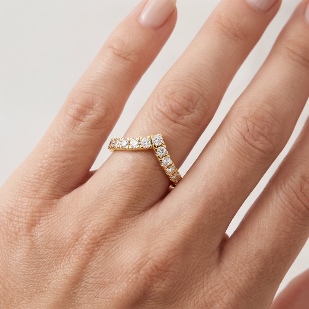 _lifestyle_image@SKU:W1095-LADR01010004Y #metal_10k-yellow-gold+origin_lab-grown+quality_g-si