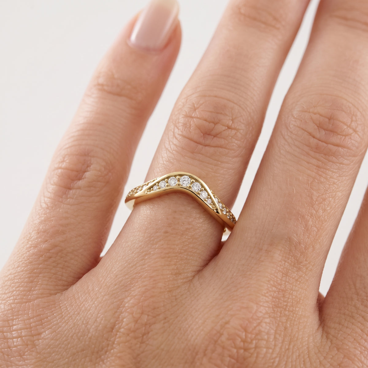 _lifestyle_image@SKU:W1096-LADR00250004Y #metal_10k-yellow-gold+origin_lab-grown+quality_g-si