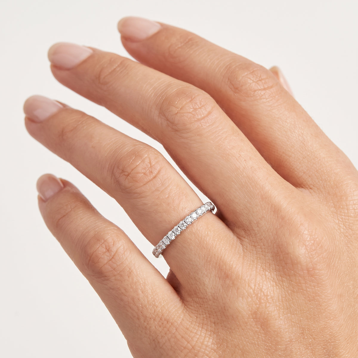 _lifestyle_image@SKU:W1097-NADR00230004W #metal_14k-white-gold+origin_lab-grown+quality_ef-vs2+