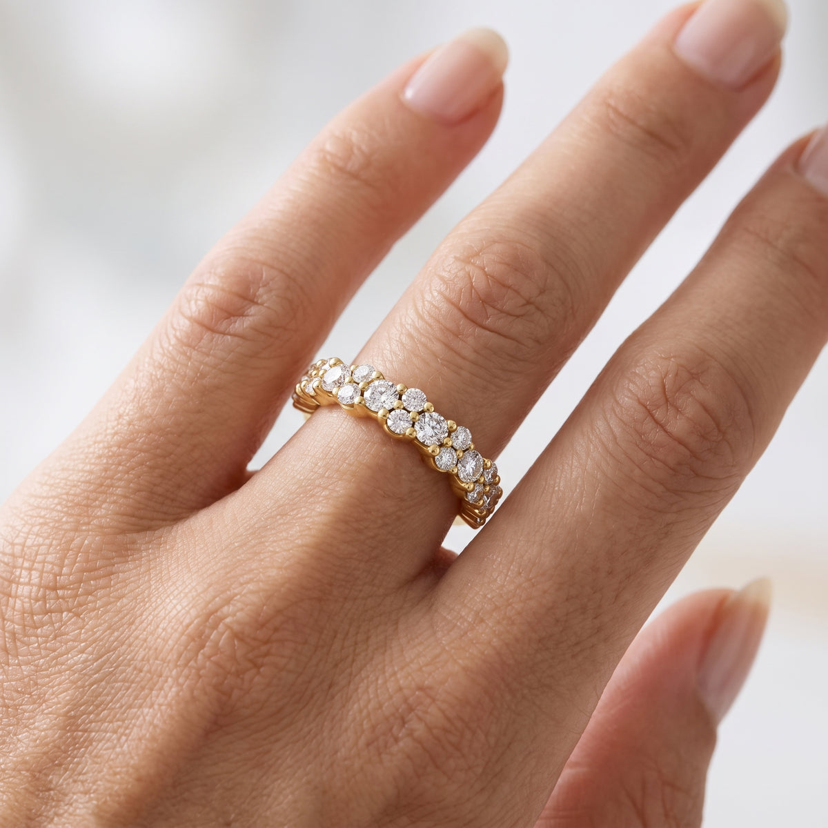 _lifestyle_image@SKU:W1104-LADR01190004Y #metal_10k-yellow-gold+origin_lab-grown+quality_g-si