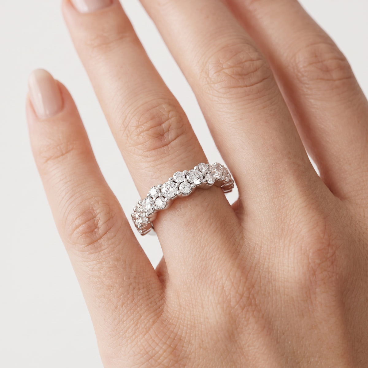_lifestyle_image@SKU:W1104-NADR0119000PL #metal_platinum+origin_lab-grown+quality_ef-vs2+
