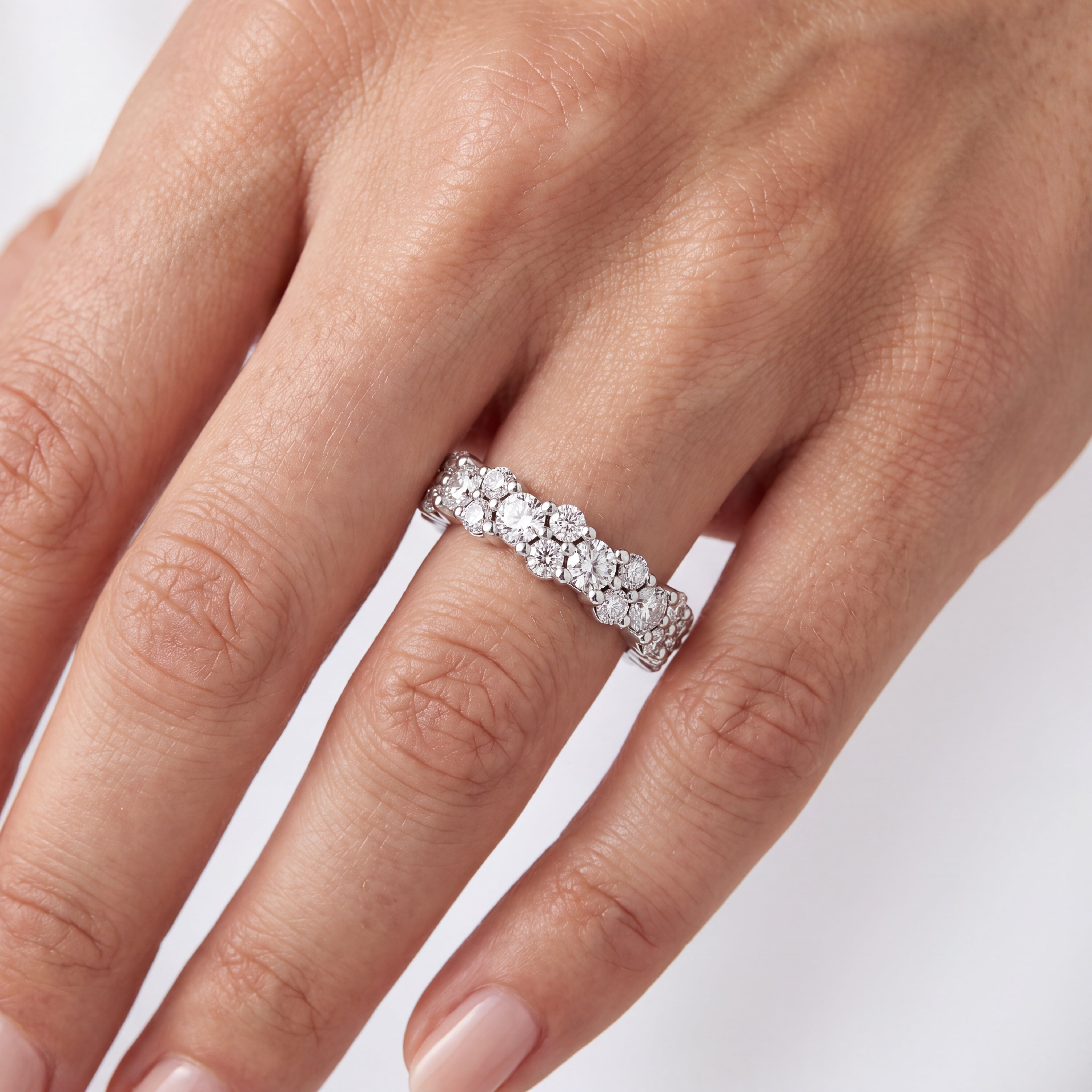 _lifestyle_image@SKU:W1104-NADR0119000PL #metal_platinum+origin_lab-grown+quality_ef-vs2+