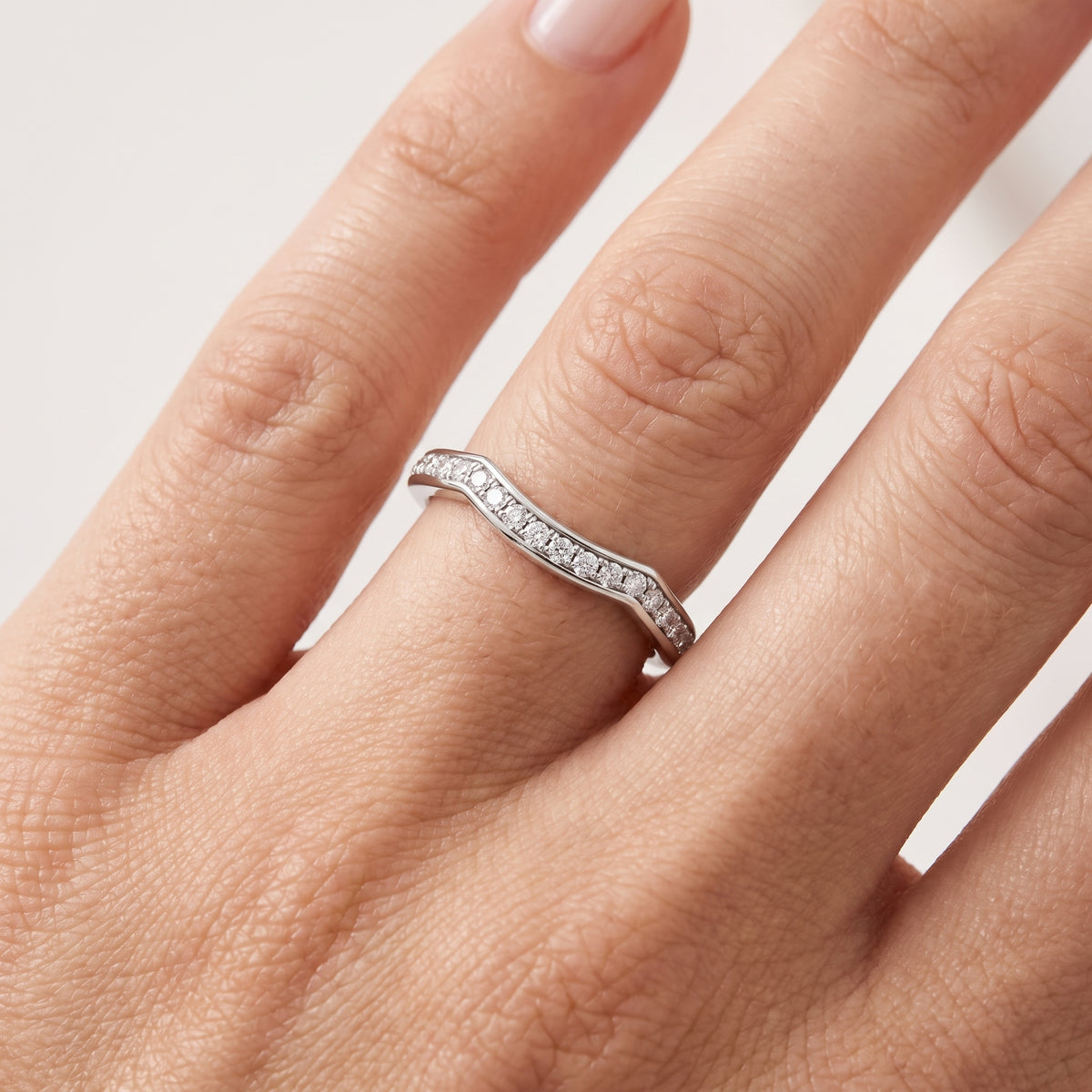 _lifestyle_image@SKU:W1108-NADR00200004W #metal_14k-white-gold+origin_lab-grown+quality_ef-vs2+