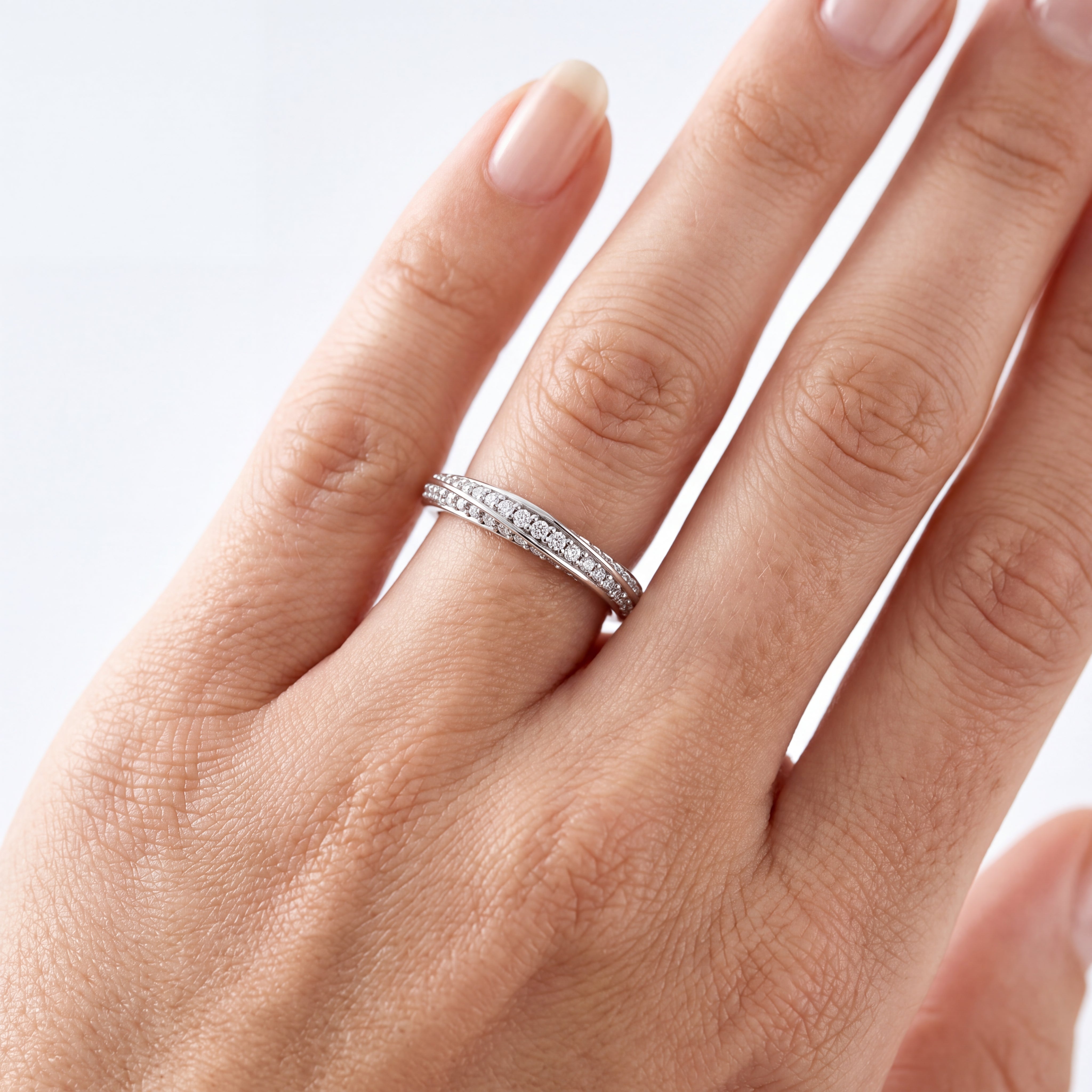 _lifestyle_image@SKU:W1114-NADR00310004W #metal_14k-white-gold+origin_lab-grown+quality_ef-vs2+