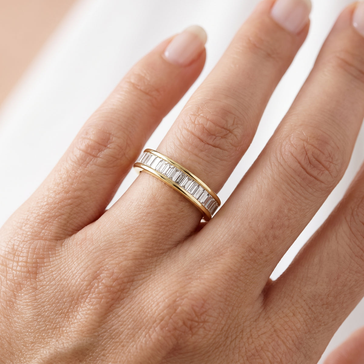_lifestyle_image@SKU:W1139-LADB00500004Y #metal_10k-yellow-gold+origin_lab-grown+quality_g-si