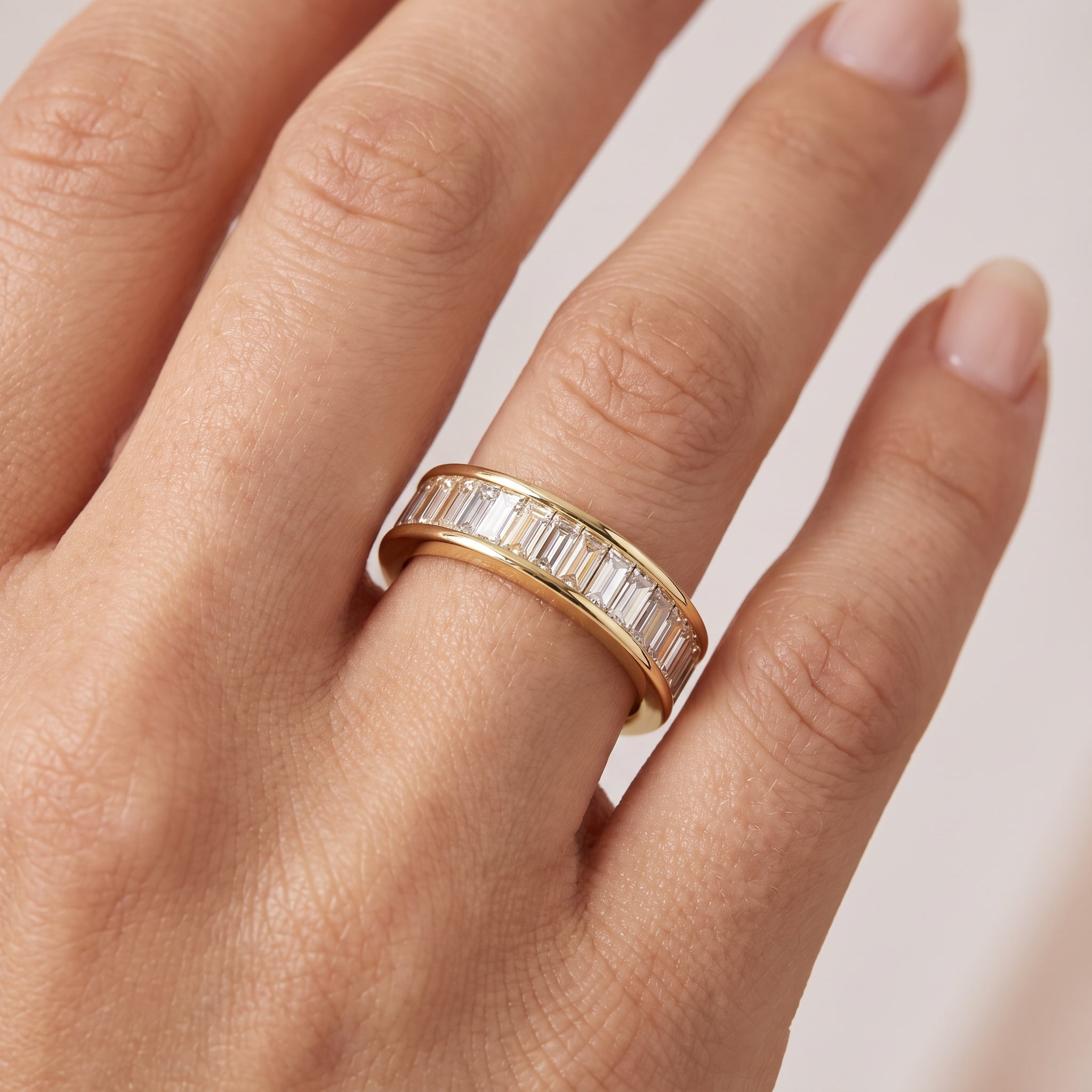 _lifestyle_image@SKU:W1139-LADB01010004Y #metal_10k-yellow-gold+origin_lab-grown+quality_g-si