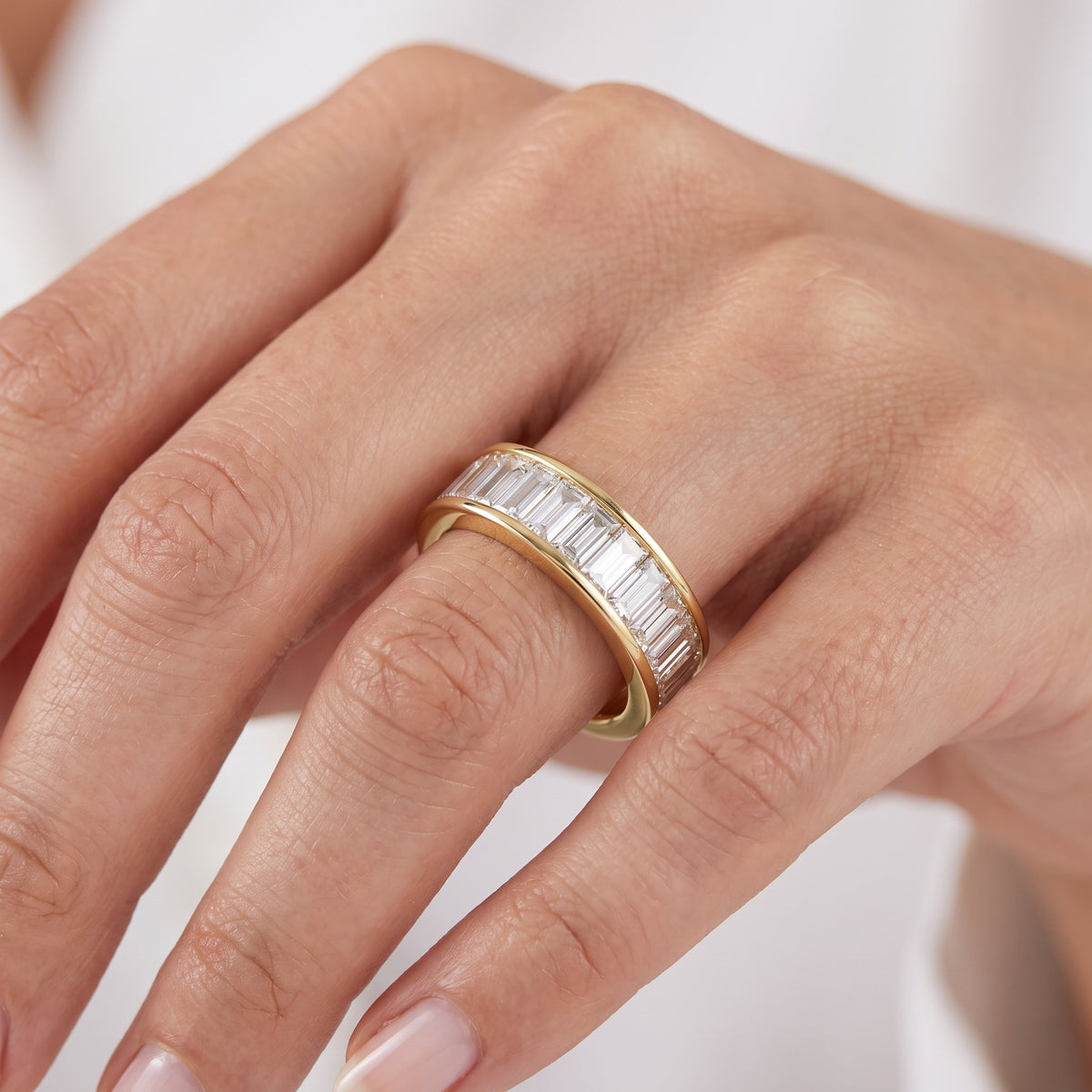 _lifestyle_image@SKU:W1139-LADB02050004Y #metal_10k-yellow-gold+origin_lab-grown+quality_g-si