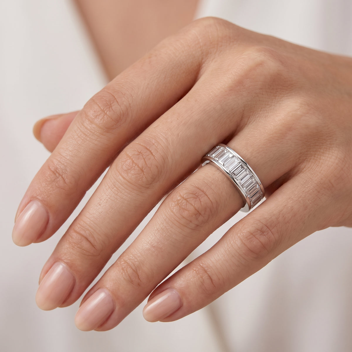 _lifestyle_image@SKU:W1139-LADB0205000DW #metal_silver+origin_lab-grown+quality_g-si