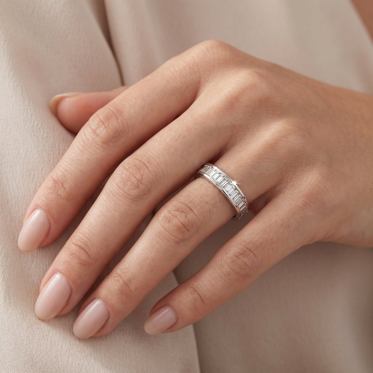 _lifestyle_image@SKU:W1139-NADB0050000PL #metal_platinum+origin_lab-grown+quality_ef-vs2+