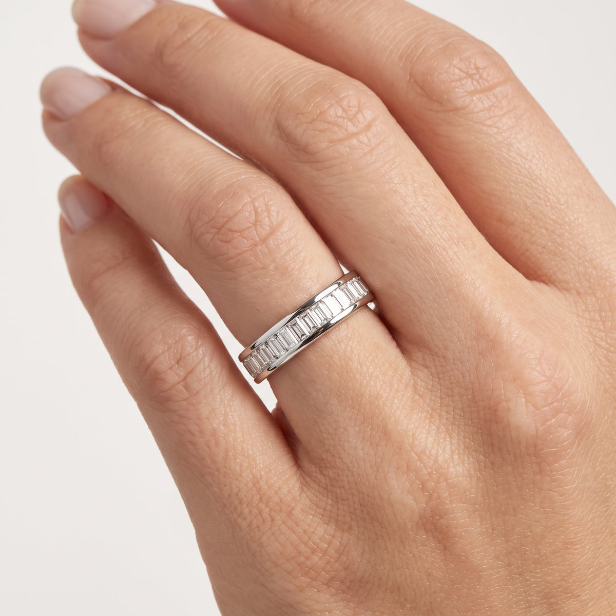 _lifestyle_image@SKU:W1139-NADB01010004W #metal_14k-white-gold+origin_lab-grown+quality_ef-vs2+