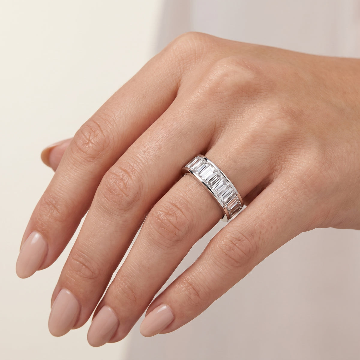 _lifestyle_image@SKU:W1139-NADB0205000PL #metal_platinum+origin_lab-grown+quality_ef-vs2+