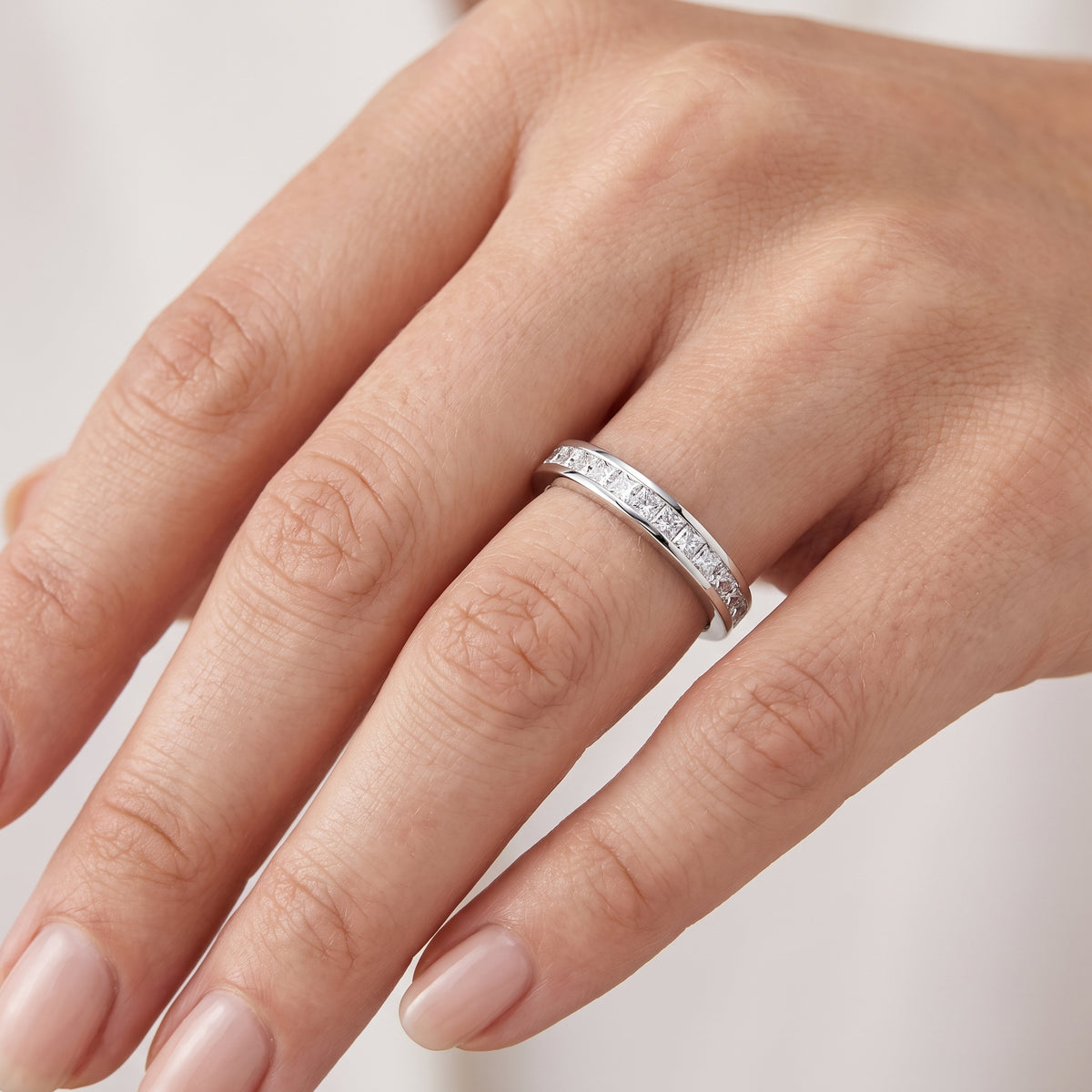 _lifestyle_image@SKU:W1195-NADP0048000PL #metal_platinum+origin_lab-grown+quality_ef-vs2+