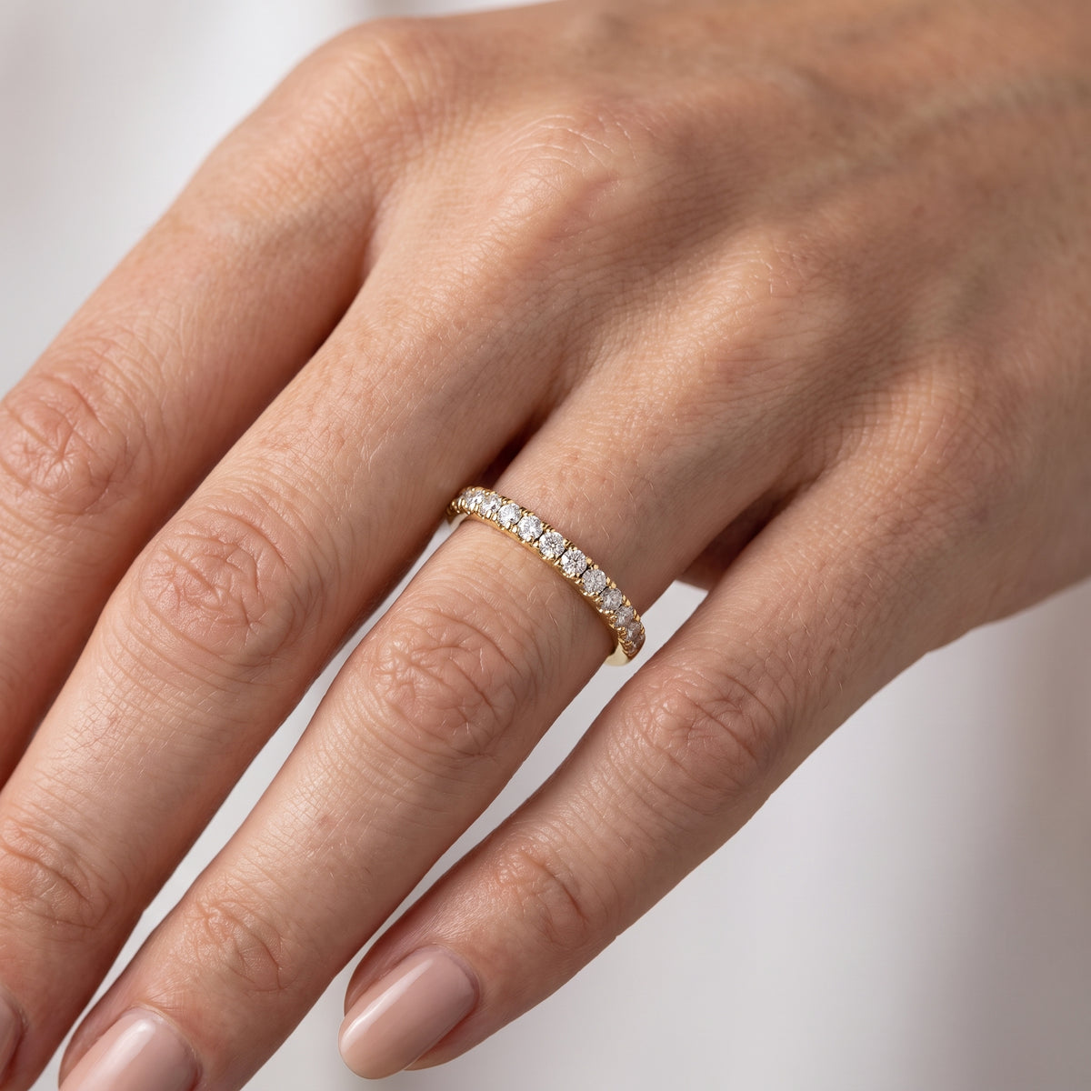 _lifestyle_image@SKU:W1240-LADR00270004Y #metal_10k-yellow-gold+origin_lab-grown+quality_g-si