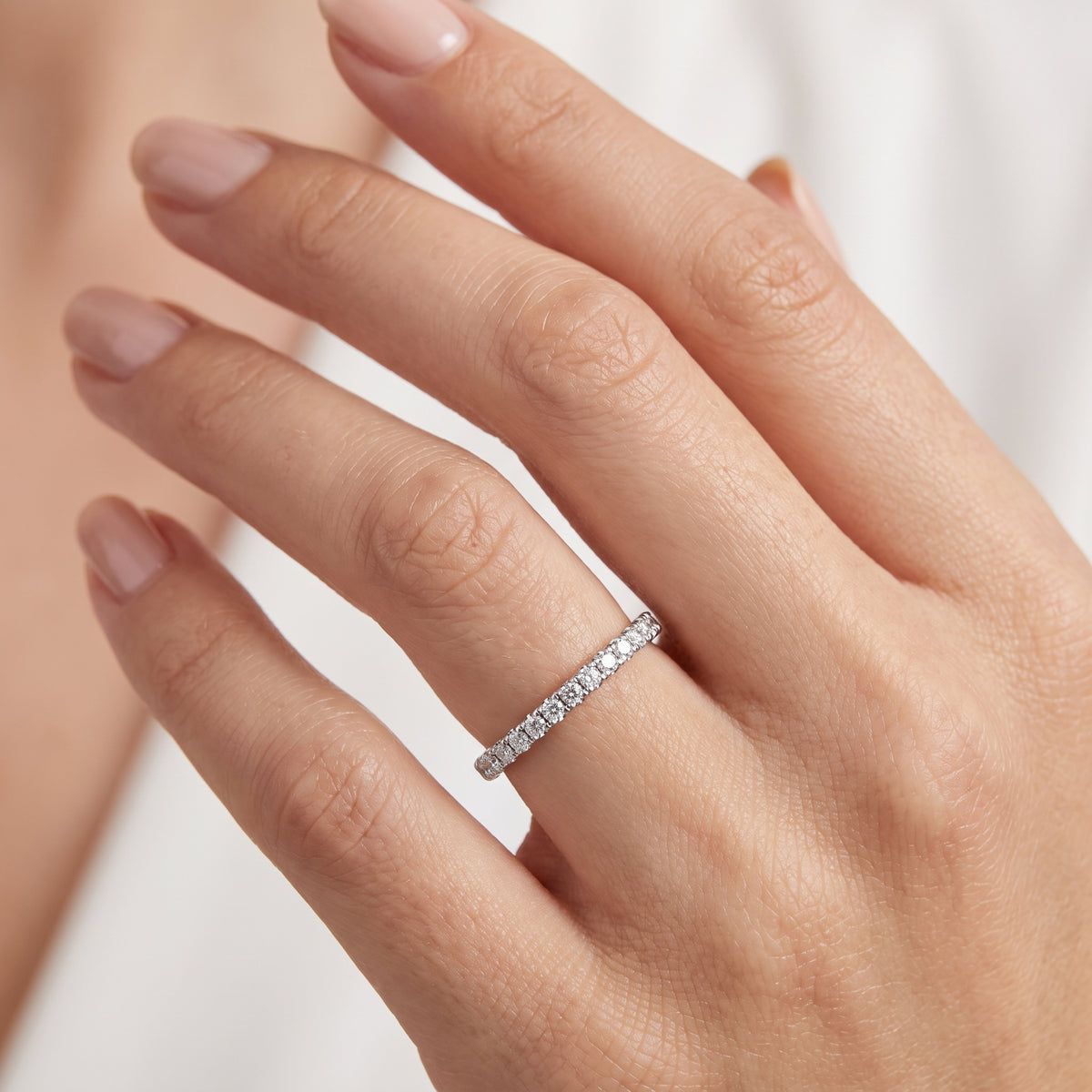 _lifestyle_image@SKU:W1240-NADR00270004W #metal_14k-white-gold+origin_lab-grown+quality_ef-vs2+