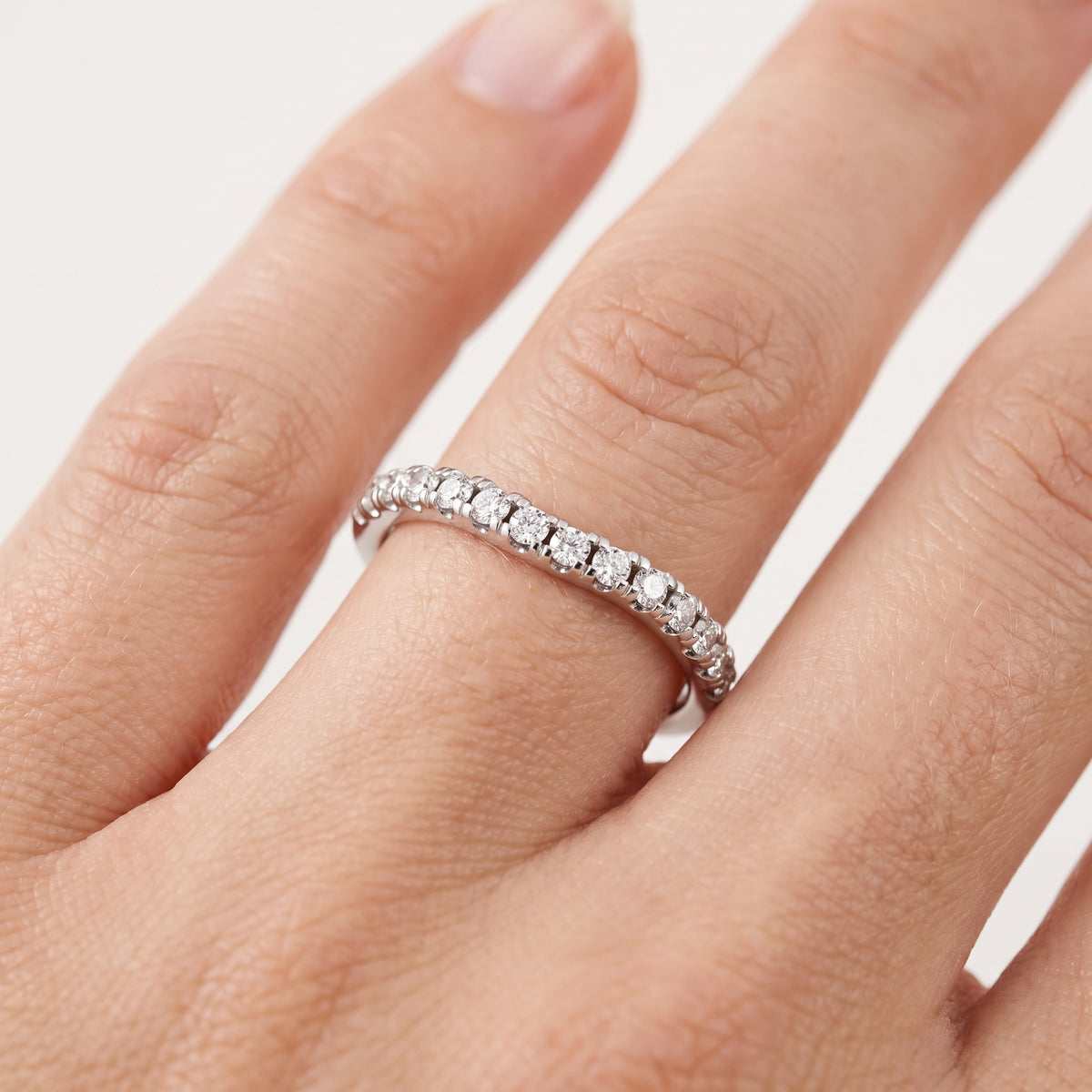 _lifestyle_image@SKU:W1284-NADR0031000PL #metal_platinum+origin_lab-grown+quality_ef-vs2+