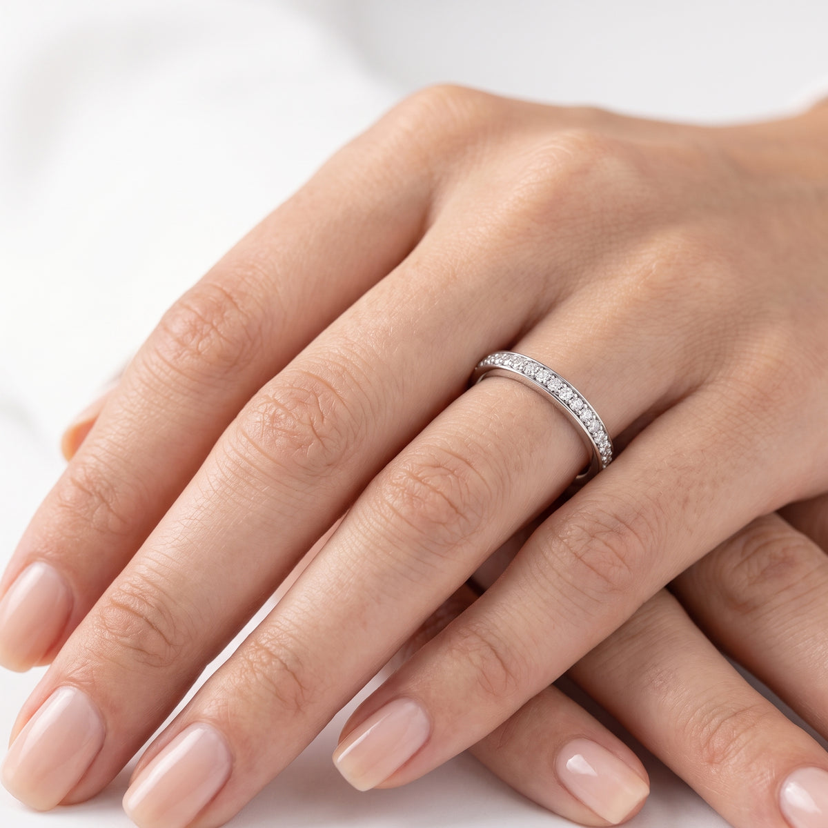 _lifestyle_image@SKU:W1924-NADR00500004W #metal_14k-white-gold+origin_lab-grown