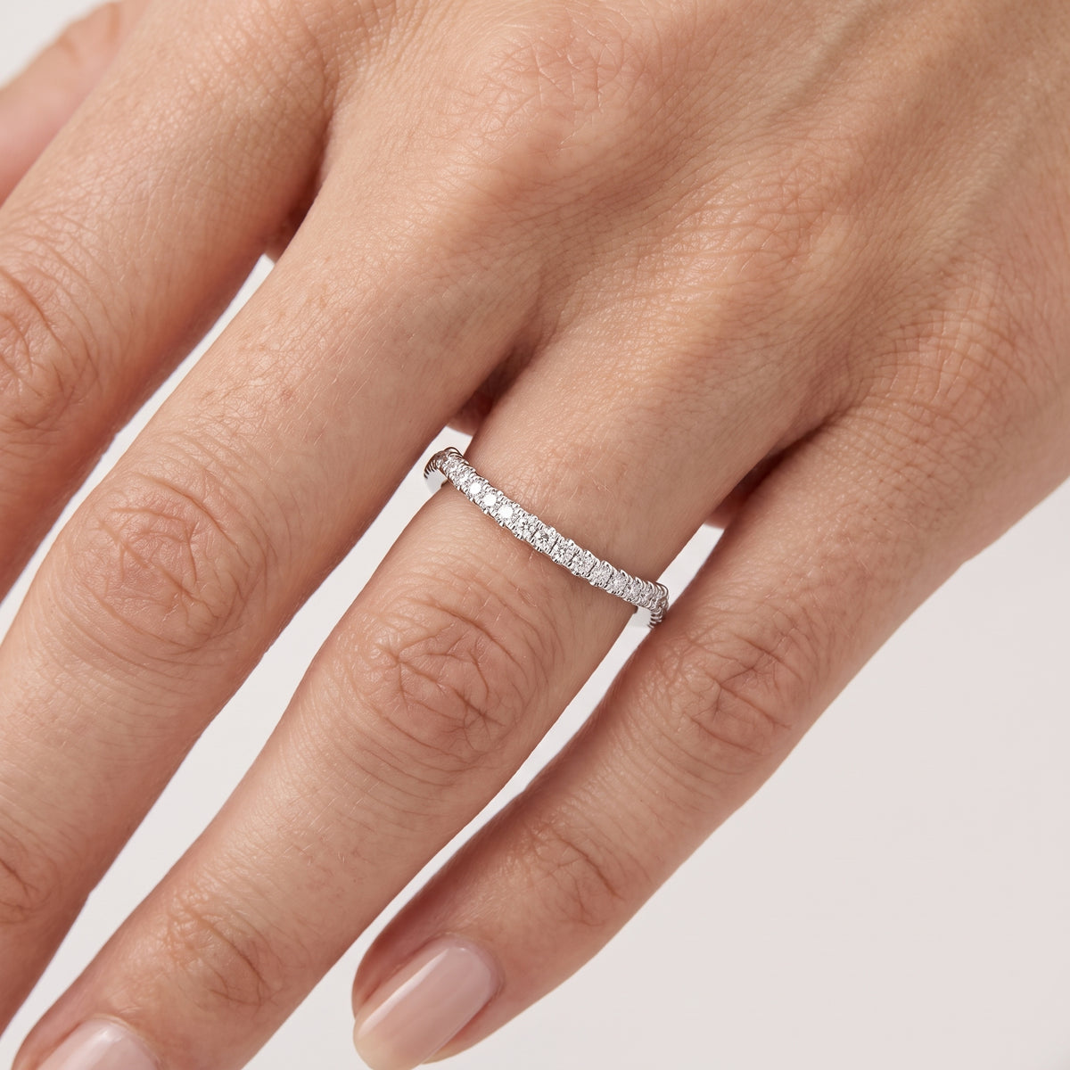 _lifestyle_image@SKU:W1948-NADR0013000PL #metal_platinum+origin_lab-grown+quality_ef-vs2+