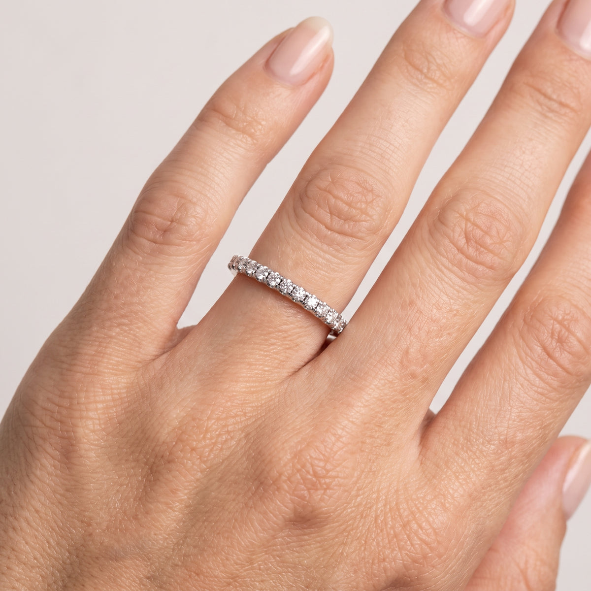 _lifestyle_image@SKU:W324S-LADR0034000DW #metal_silver+origin_lab-grown+quality_g-vs1