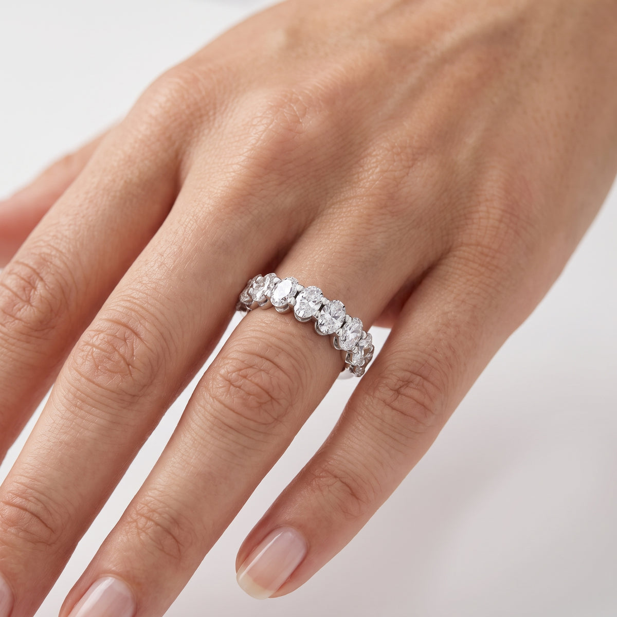 _lifestyle_image@SKU:W3534-NADO0200000PL #metal_platinum+origin_lab-grown+quality_ef-vs2+