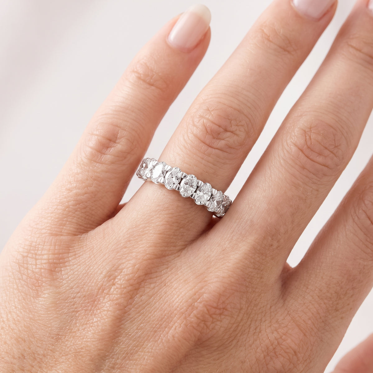 _lifestyle_image@SKU:W3535-NADO02060004W #metal_14k-white-gold+origin_lab-grown+quality_ef-vs2+