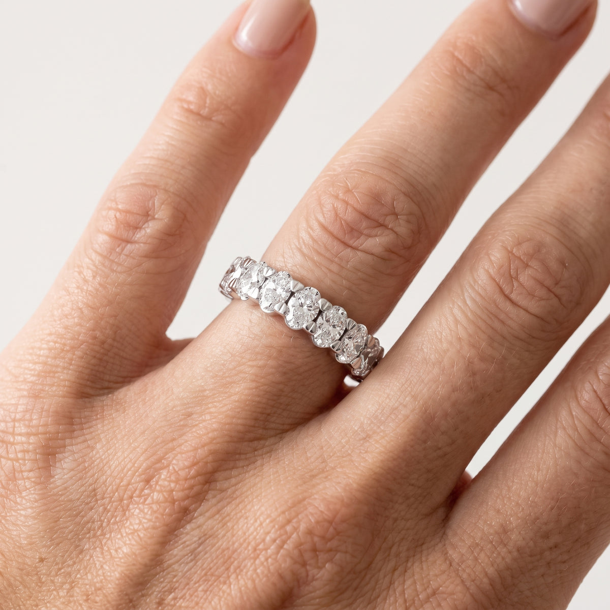 _lifestyle_image@SKU:W3535-NADO0206000PL #metal_platinum+origin_lab-grown+quality_ef-vs2+