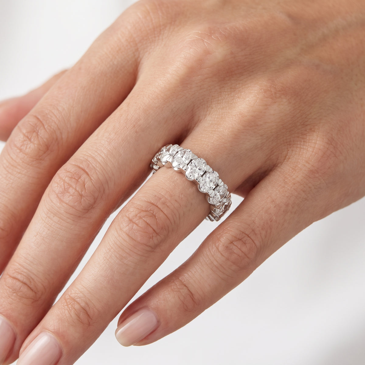 _lifestyle_image@SKU:W3535-NADO0300000PL #metal_platinum+origin_lab-grown+quality_ef-vs2+